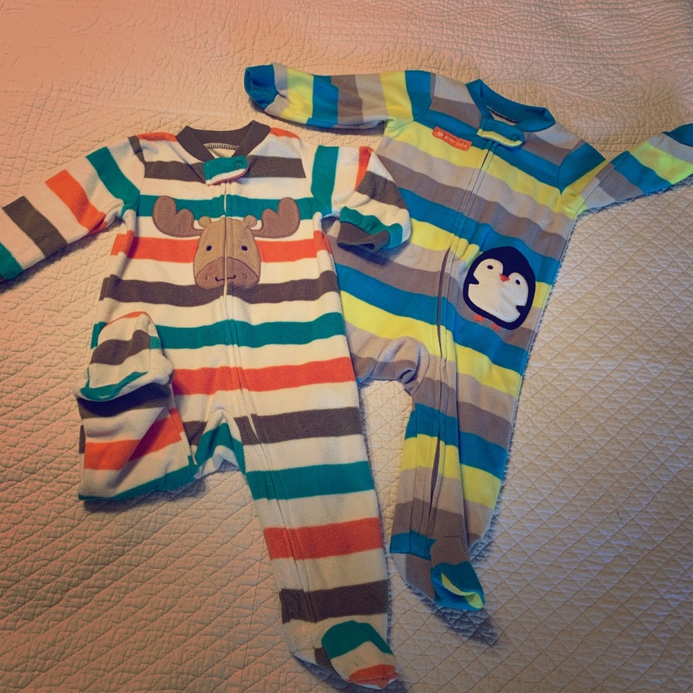 2 Fleece footed jumpers (3-6M)